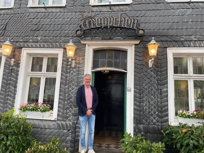 Das „Treppchen“ mit Chef Oliver Schwanke Foto: Roland Müller