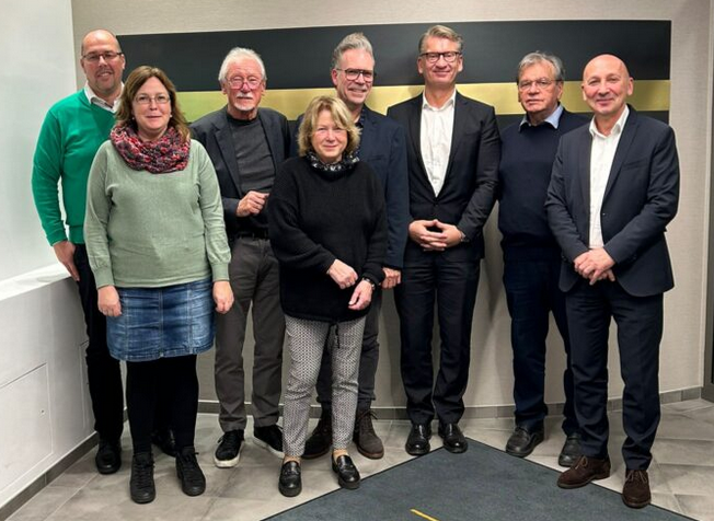 Michael Depenbrock, Monika Driesner-Goerke, Peter Pfeiffer, Monika Pfeiffer, Martin Pense, Andreas Meininghaus, Manfred Renno und Jörg Skubinn (v.l.n.r.). Ulrich Spangenberg fehlt auf dem Foto