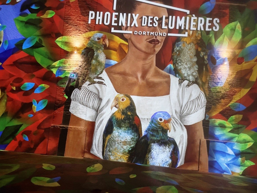 Henri Matisse und Frida Kahlo tauchen die Phoenix-Halle in ein gewaltiges Farbenmeer. Foto: RoMü