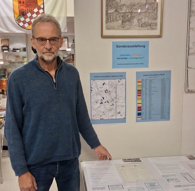 Andreas Brücher präsentiert die Ergebnisse seiner Recherchen in einer Sonderausstellung. Foto: Raimund Schroeder